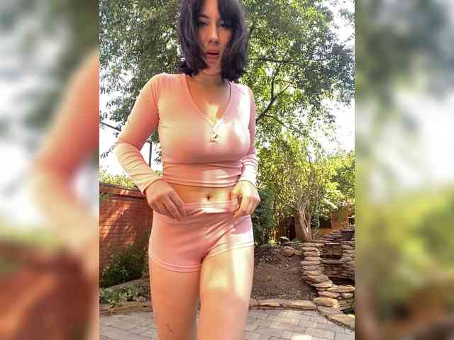 BustyLina webcam