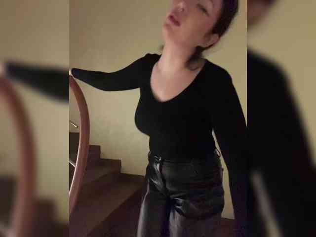 Модель: BustyLina