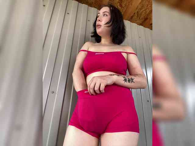 BustyLina webcam