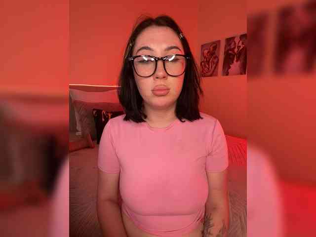 BustyLina webcam