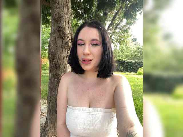 BustyLina webcam
