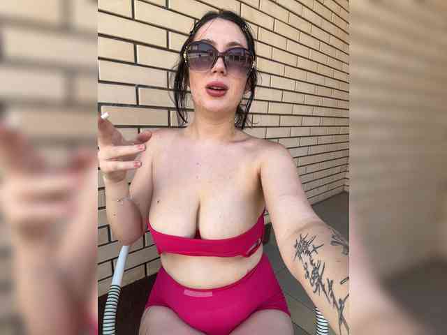 BustyLina webcam
