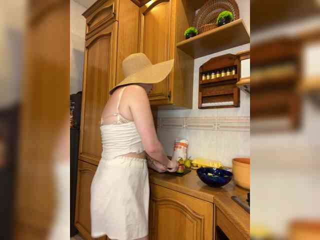 BustyLina webcam