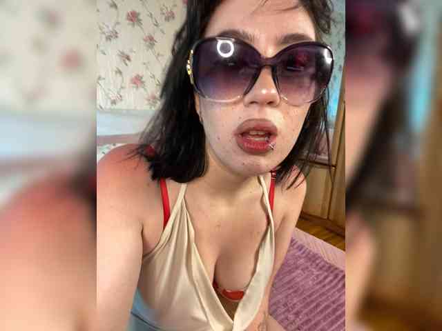 BustyLina webcam