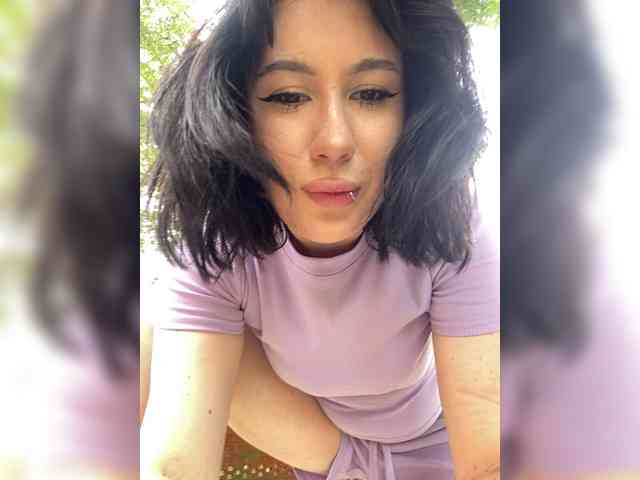 BustyLina webcam