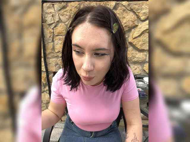 BustyLina webcam