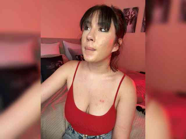 BustyLina webcam