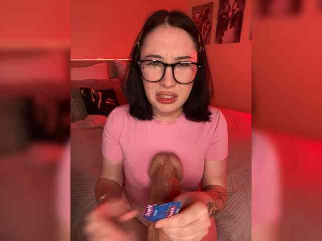 BustyLina webcam