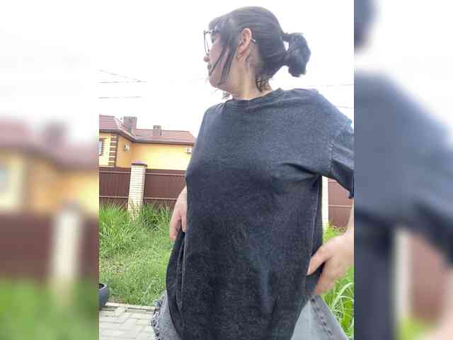 BustyLina webcam