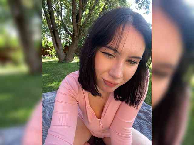 BustyLina webcam