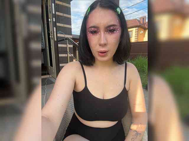 BustyLina webcam