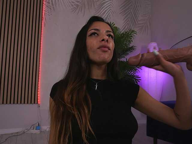sisi-von-dee live cam on BongaCams