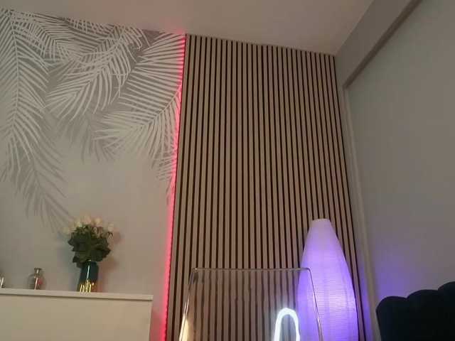 sisi-von-dee live cam preview