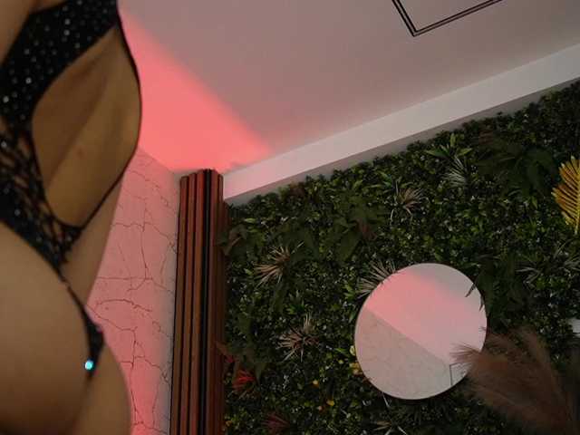 sisi-von-dee live cam on BongaCams
