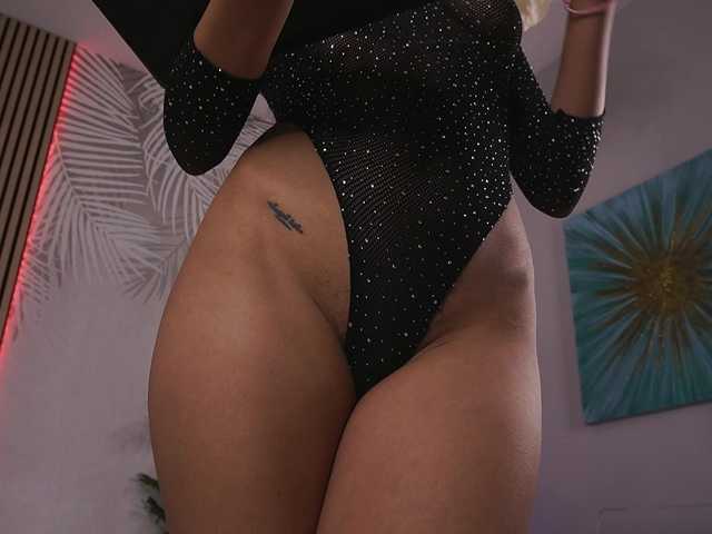 sisi-von-dee live cam on BongaCams