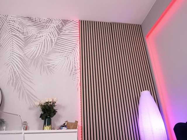 sisi-von-dee live cam on BongaCams