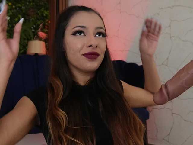 sisi-von-dee live cam on UnifiedCams