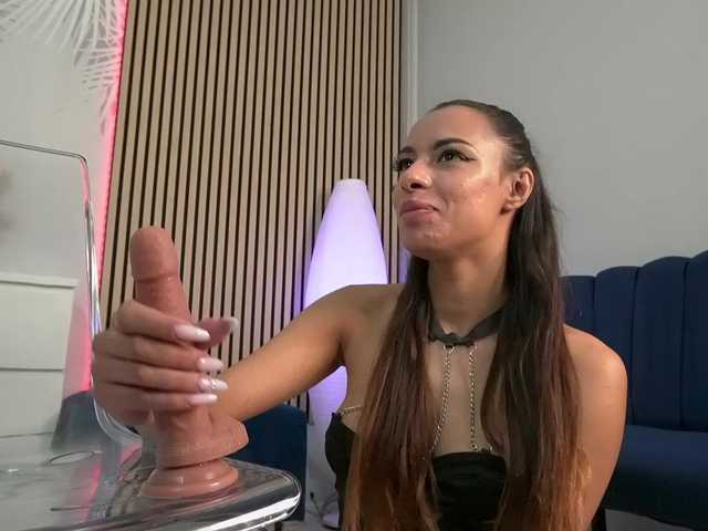 sisi-von-dee live cam on BongaCams