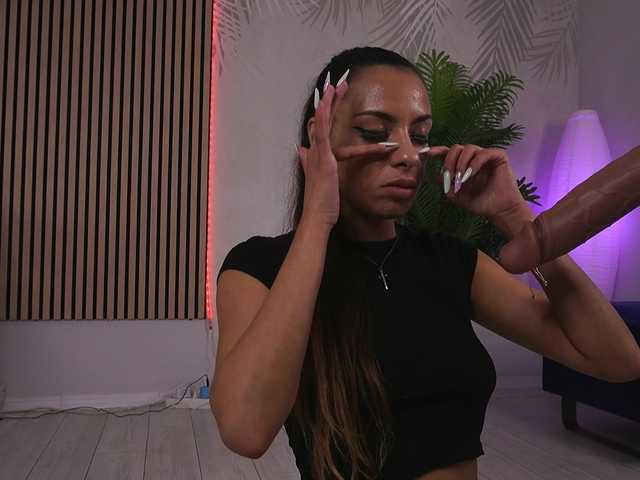 sisi-von-dee live cam on BongaCams