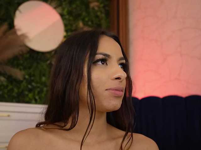 sisi-von-dee live cam on BongaCams