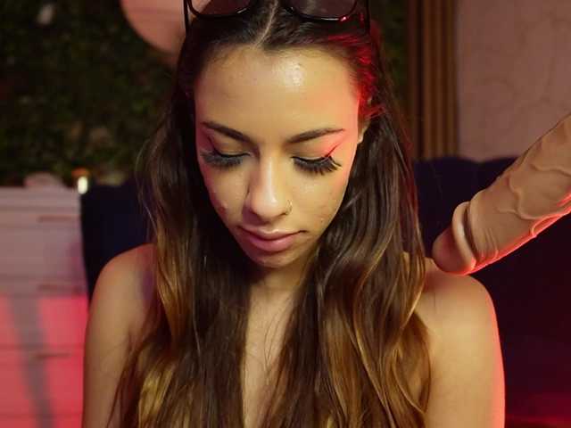 sisi-von-dee's BongaCams show and profile