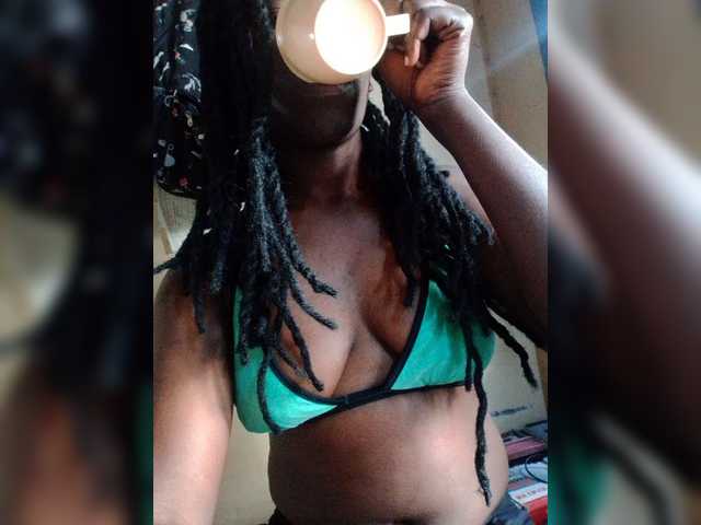 Petitehotchicks live cam on BongaCams
