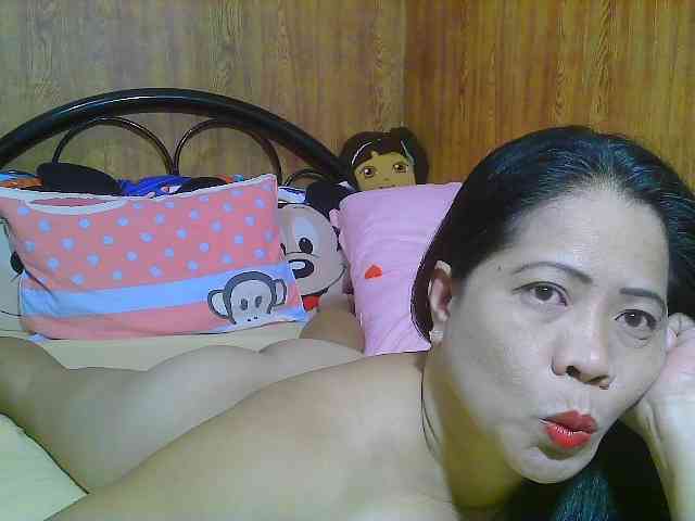Sweetlips69 webcam