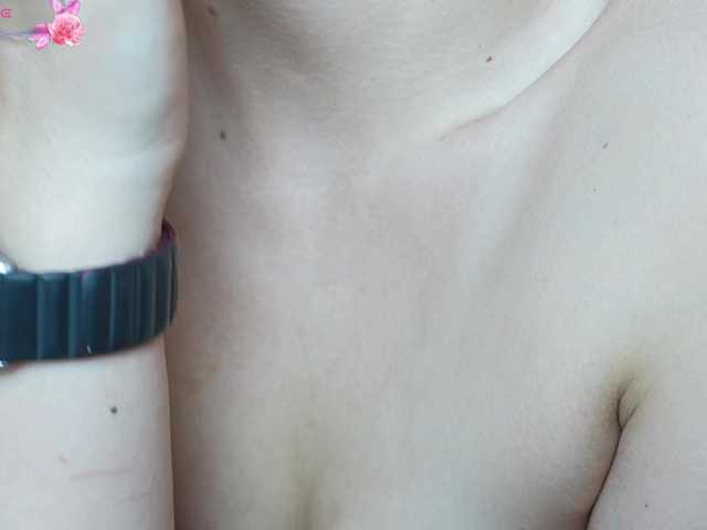 still_her — live female cam