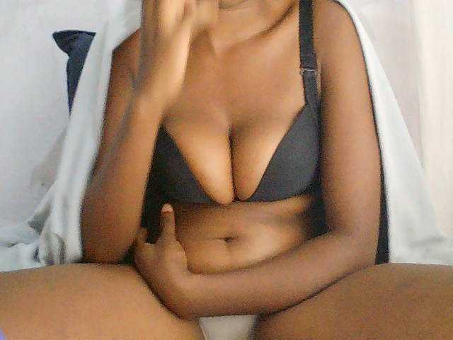 Elisa571 live cam on BongaCams