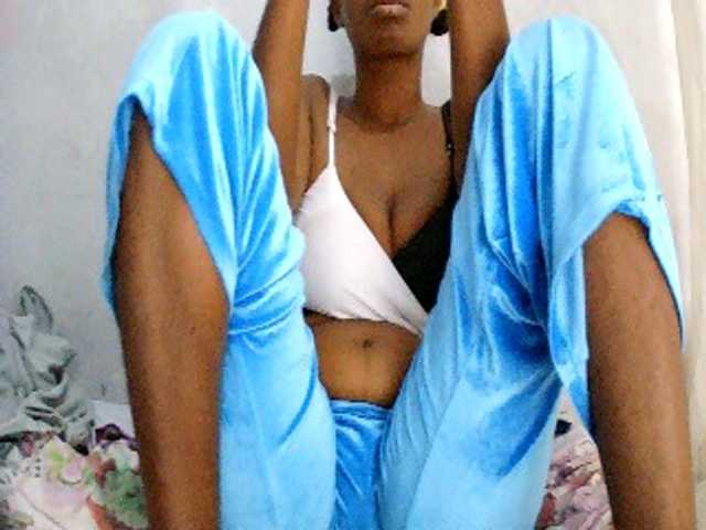 Elisa571 live cam on BongaCams