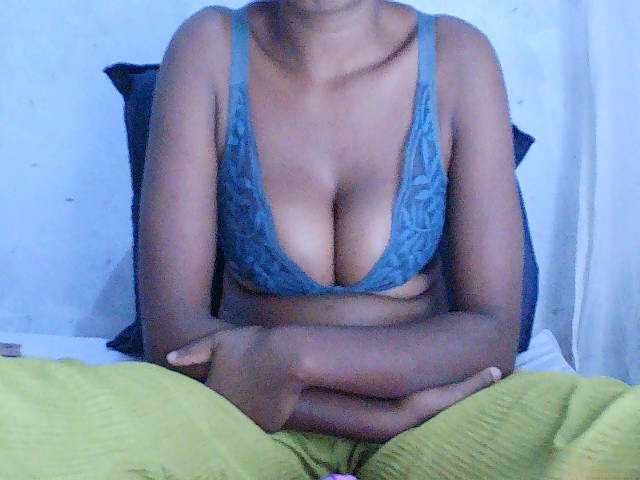 Elisa571 live cam on BongaCams