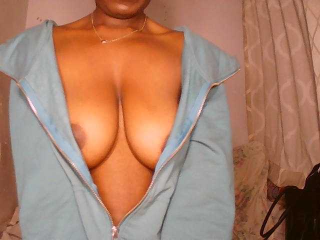 Elisa571 live cam on BongaCams
