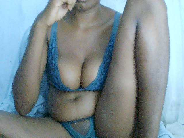 Elisa571 live cam on BongaCams
