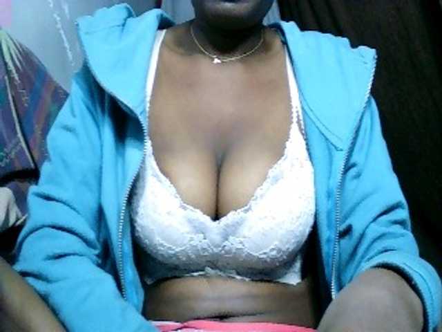 Elisa571 live cam on BongaCams