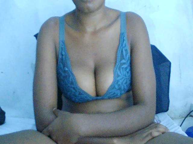 Elisa571 live cam on BongaCams