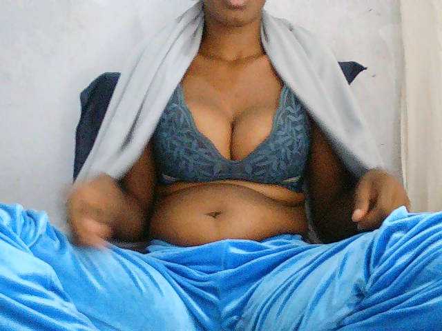 Elisa571 live cam on BongaCams