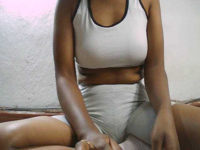 Elisa571 Live Cam on BongaCams