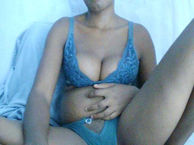 Elisa571 live cam on BongaCams