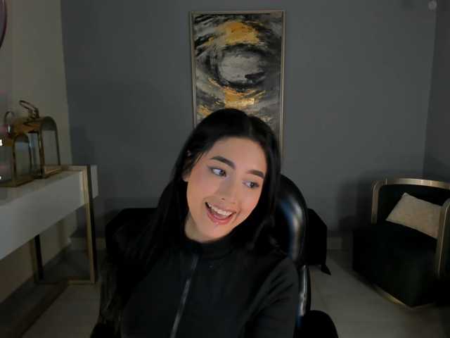 le modèle ScarlettBlaze est en webcam porno dans un show sur le site bongacams, il possède les tags suivants: Latino/Hispanic,Brunette,Shaved