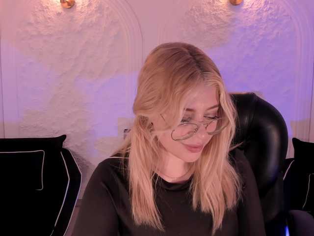 le modèle MadisonKane est en webcam porno dans un show sur le site bongacams, il possède les tags suivants: Latino/Hispanic,Blonde,Trimmed