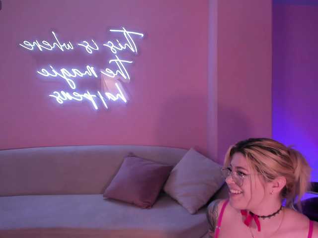 MadisonKane live cam on UnifiedCams