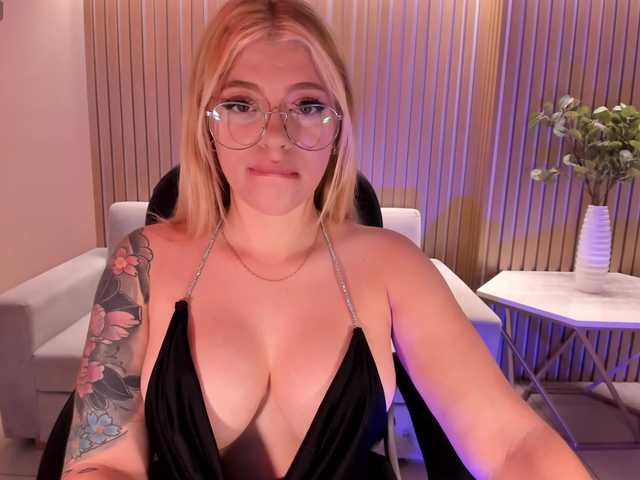 MadisonKane live cam on BongaCams
