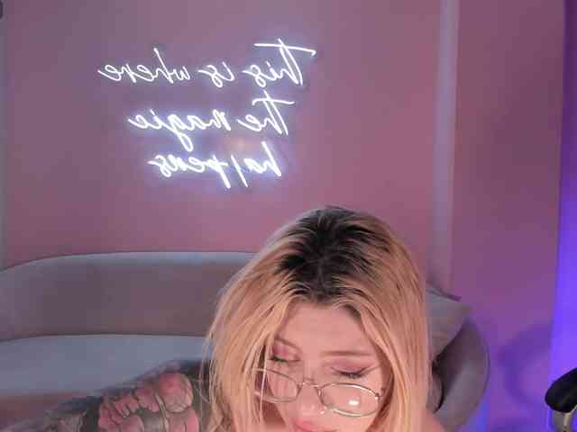 MadisonKane webcam