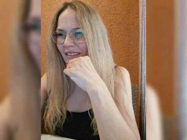 Mina_ webcam