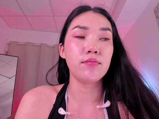 Divine-Madness live cam on BongaCams