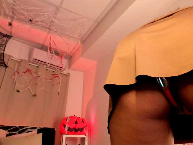 Divine-Madness live cam preview
