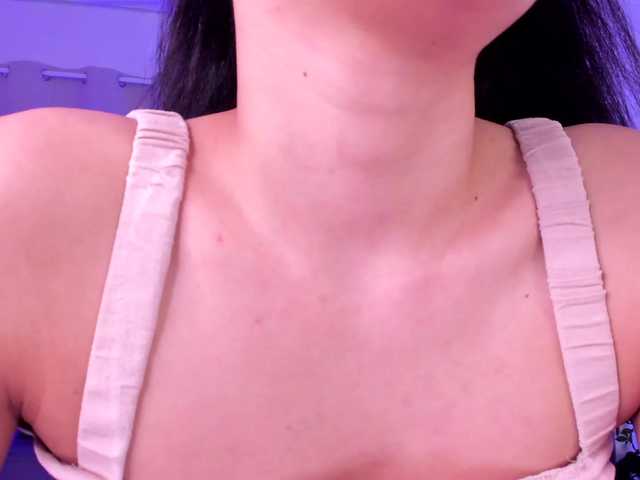 le modèle Divine-Madness est en webcam porno dans un show sur le site bongacams, il possède les tags suivants: Asian,Brunette,Shaved