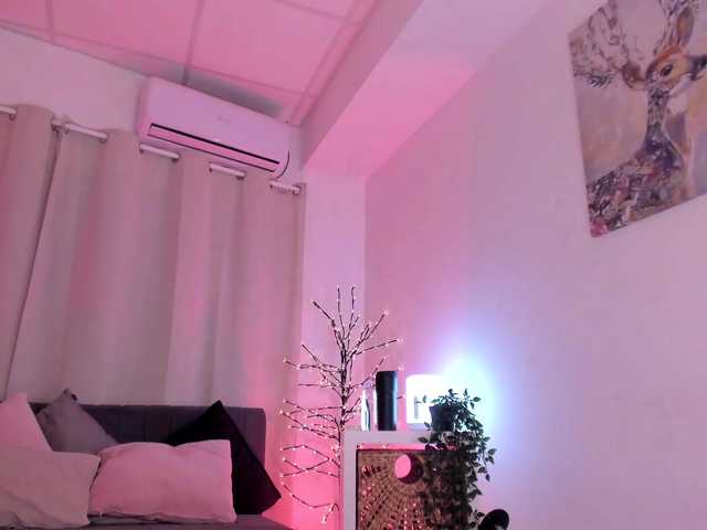 Divine-Madness live cam on BongaCams