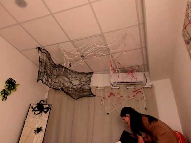 Divine-Madness live cam on BongaCams
