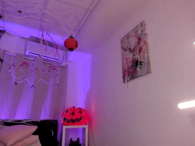 Divine-Madness live cam on BongaCams